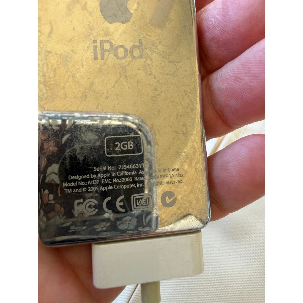 Apple iPod Nano 1st Gen 2GB Black A1137 Vintage Digital Music Player MP3 Click